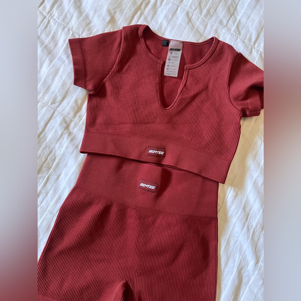 BO + TEE BURGUNDY RED